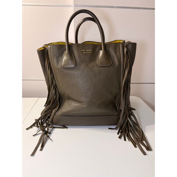 Luxurious Prada Cuir Double Olive-Taupe Leather Tote - Picture 3 of 12